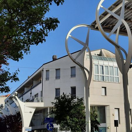 Centromare Lägenhet Cattolica Exteriör bild