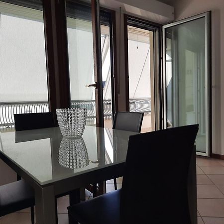 Centromare Lägenhet Cattolica Exteriör bild